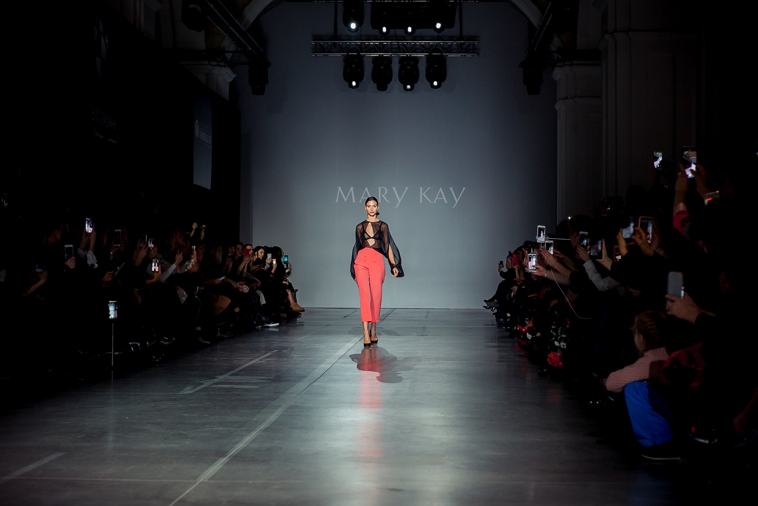 Елена Бурба и Mary Kay представили коллекцию на Ukrainian Fashion Week
