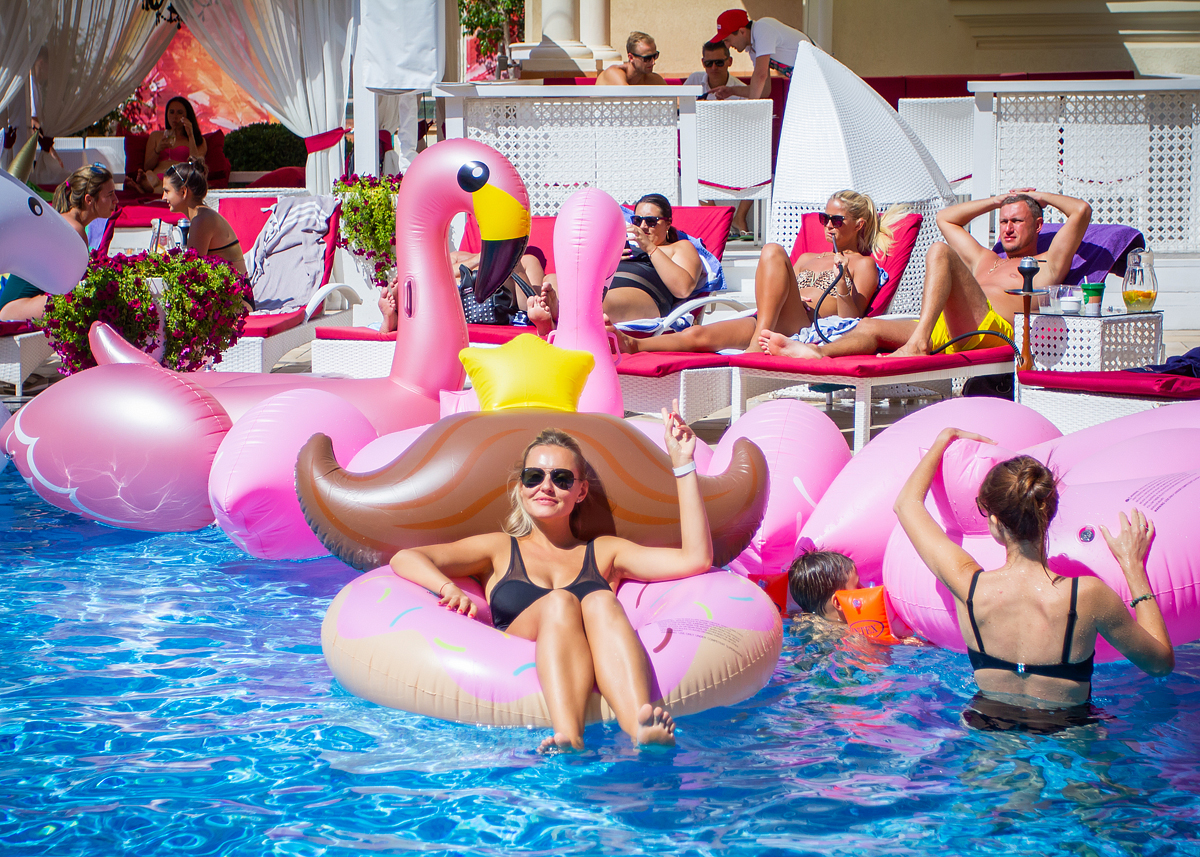 Это Одесса, детка: как прошла летняя вечеринка Cosmopolitan 20 years Summer Party