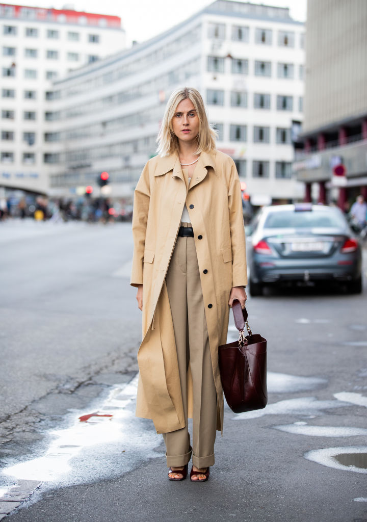 Как модно носить тренч этой осенью: 7 самых стильных вариантов от звезд street style