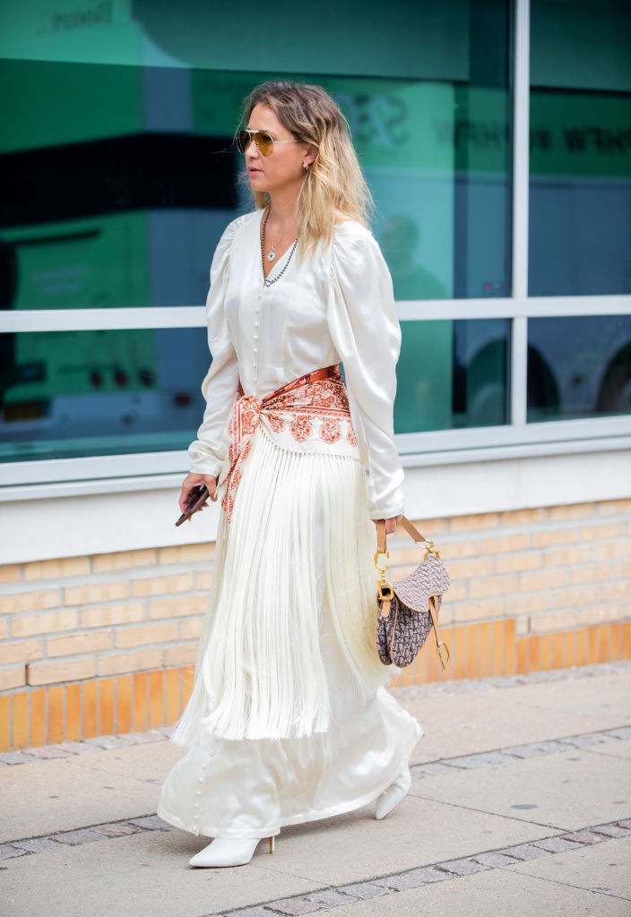 Как звезда street style: 3 самых модных способа носить юбку в пол этой осенью