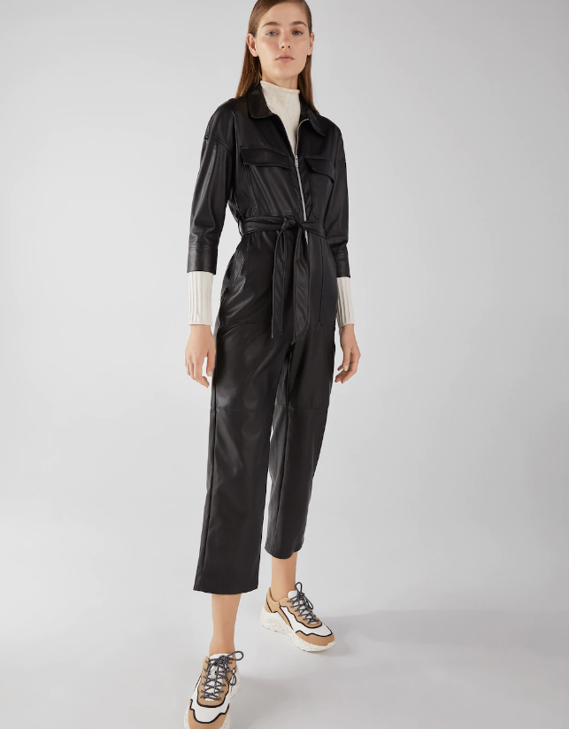 Leather trend: 7 небанальных предметов гардероба из кожи