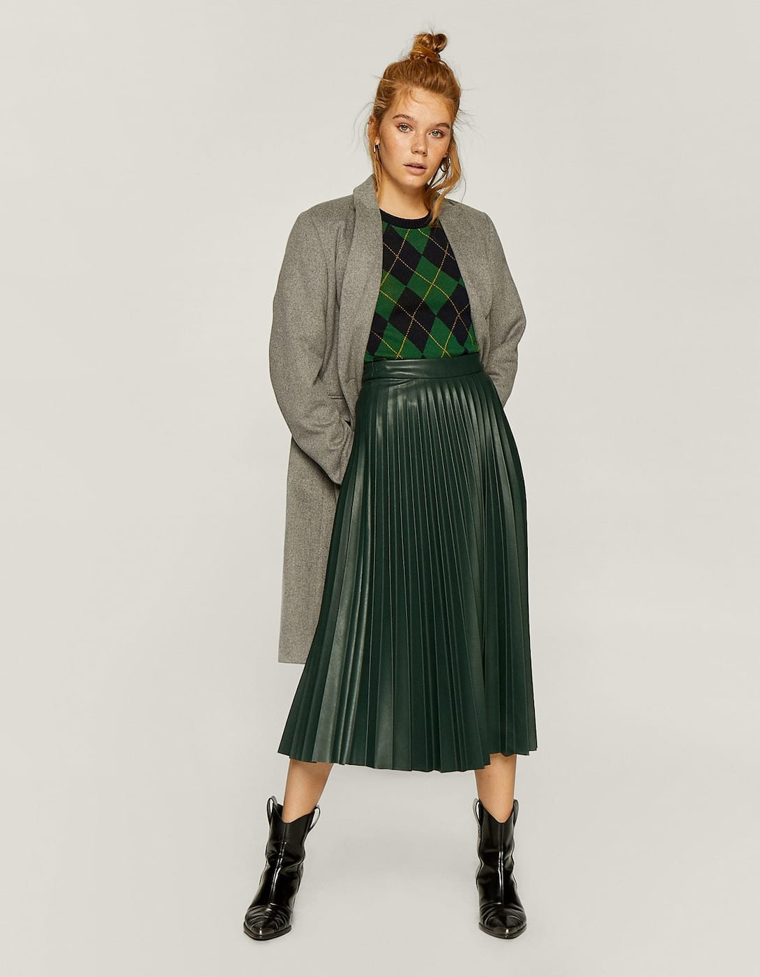 Leather trend: 7 небанальных предметов гардероба из кожи