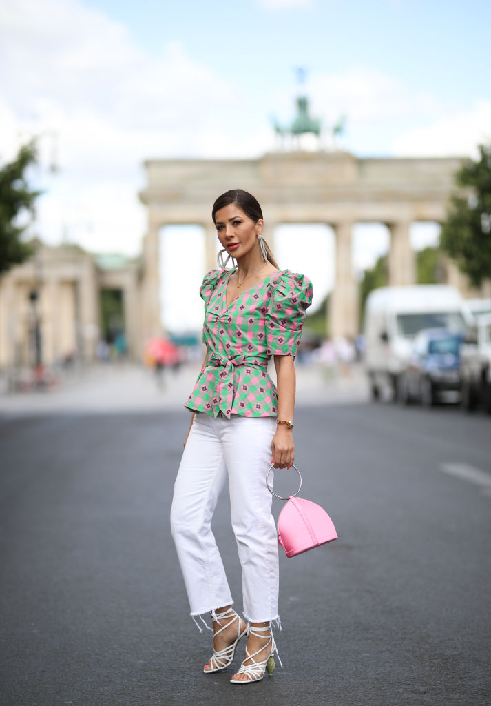 Обновляем гардероб: 5 самых модных джинс на осень 2019, как у звезд street-style