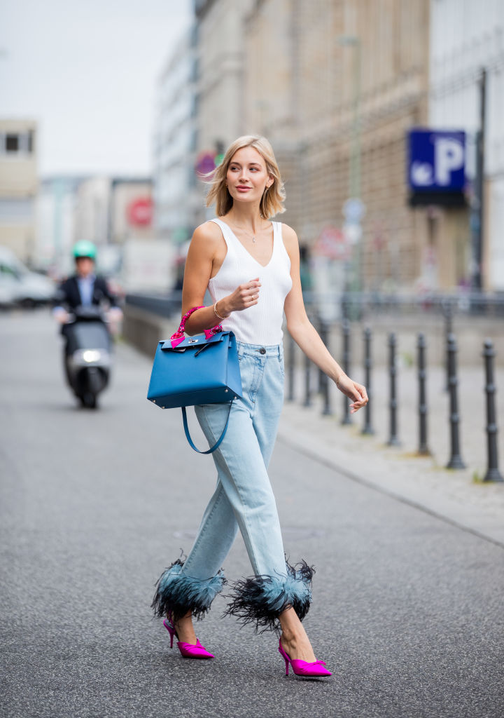 Обновляем гардероб: 5 самых модных джинс на осень 2019, как у звезд street-style