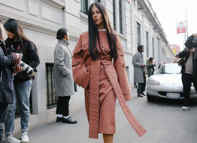 10 стрит-стайл луков с Недели моды в Милане FW 2017/2018