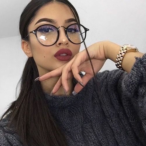 5 секретов макияжа под очки