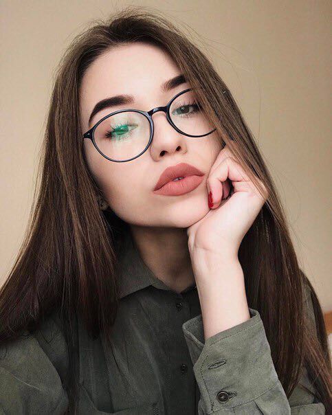5 секретов макияжа под очки