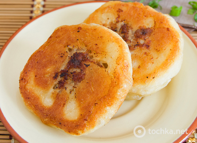 Беляши: рецепт ароматных румяных мясных пирожков