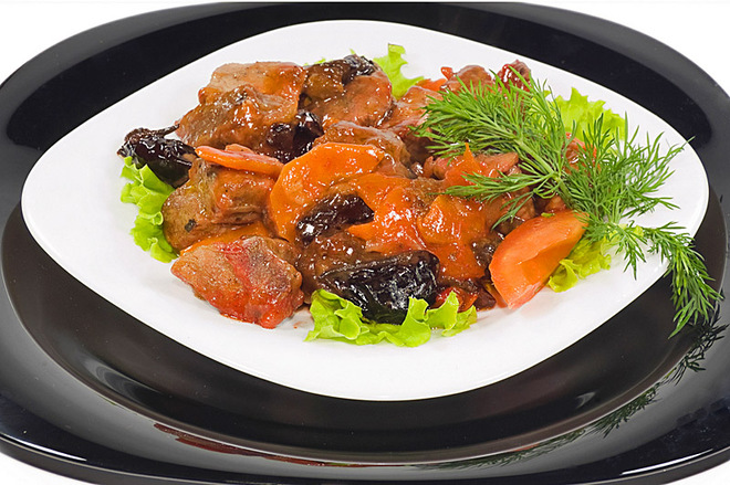 Блюда горячие из мяса на Новый год 2019: обзор вкуснейших угощений