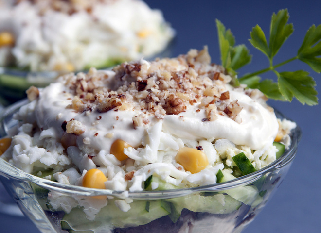 Что приготовить на Старый Новый год 2019: салат с курицей, орехами и черносливом