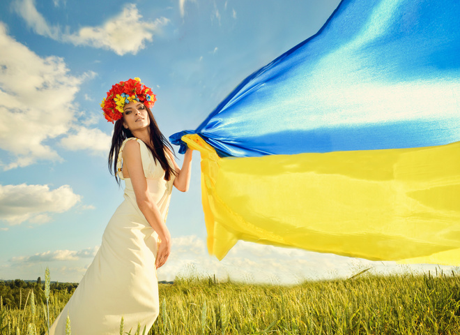 День Конституции Украины: поздравления в открытках