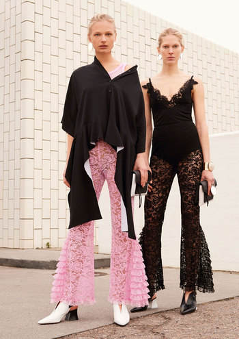 Как носить один цвет: 3 важных урока от модного дома Givenchy