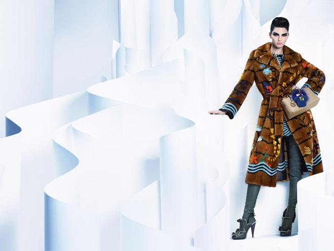 Кендалл Дженнер сменила имидж в лукбуке Fendi