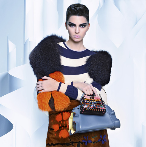 Кендалл Дженнер сменила имидж в лукбуке Fendi