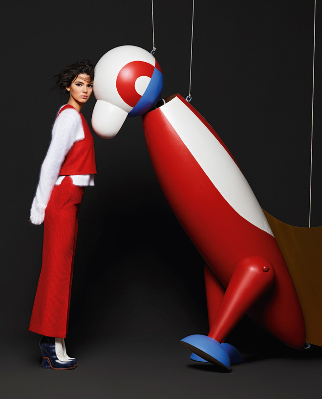 Кендалл Дженнер сменила имидж в лукбуке Fendi