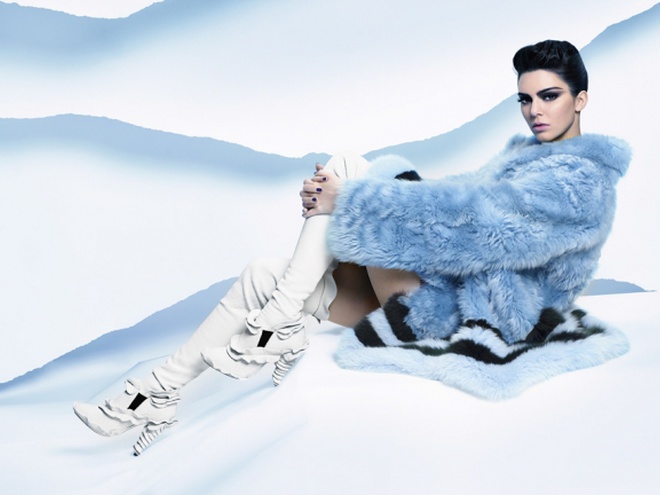 Кендалл Дженнер сменила имидж в лукбуке Fendi