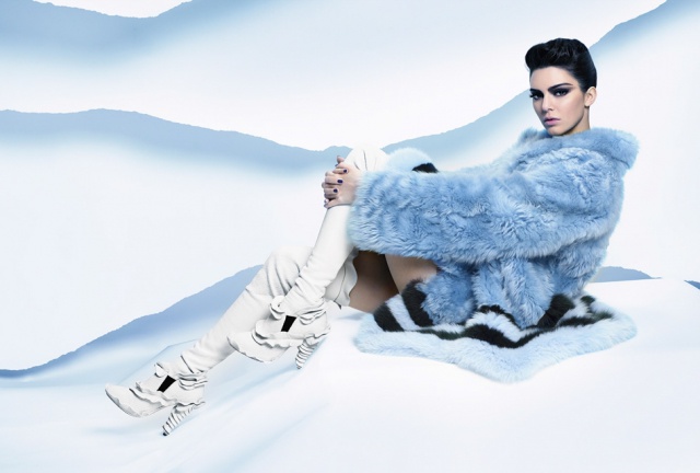 Кендалл Дженнер сменила имидж в лукбуке Fendi