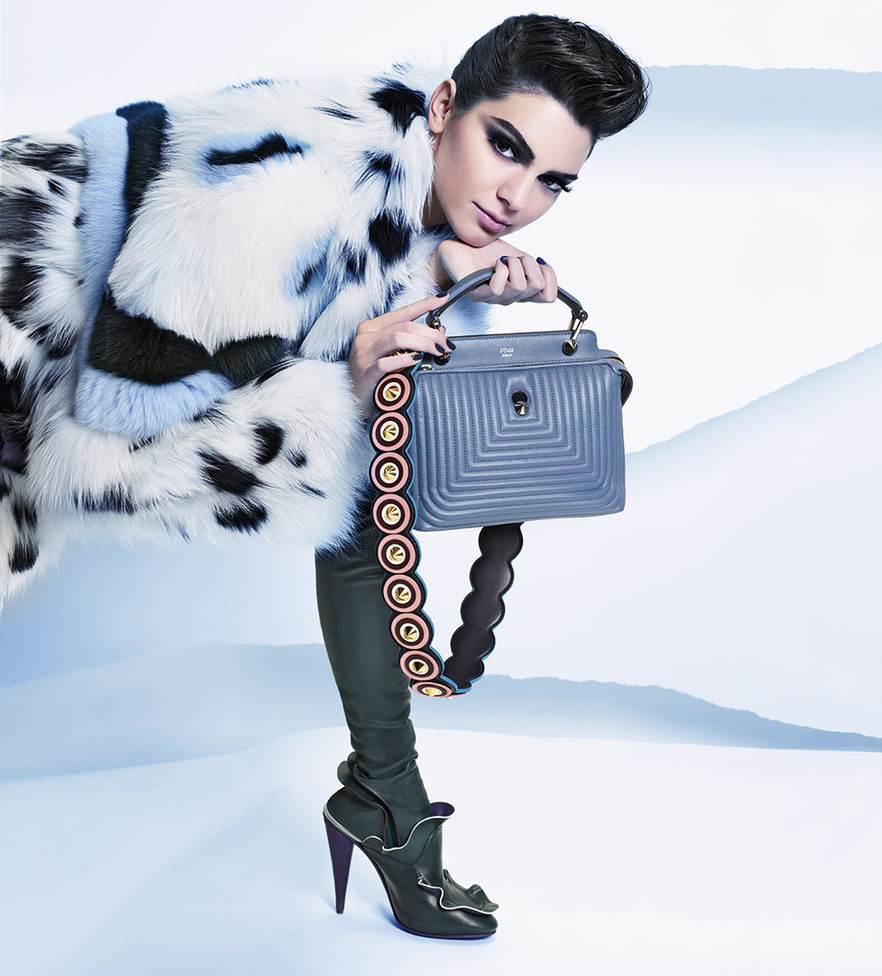 Кендалл Дженнер сменила имидж в лукбуке Fendi