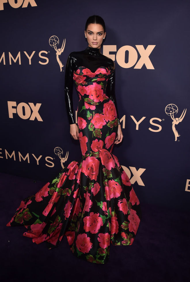 Кэтрин Зета-Джонс, Ким Кардашьян, Зендая – лучшие наряды премии Emmy Awards 2019