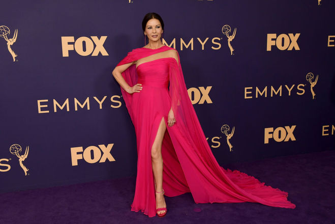 Кэтрин Зета-Джонс, Ким Кардашьян, Зендая – лучшие наряды премии Emmy Awards 2019