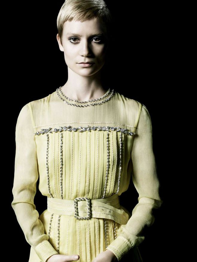 Миа Васиковска и Миа Гот снялись для Prada La Femme