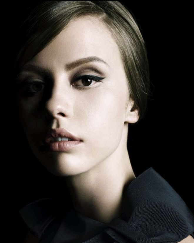 Миа Васиковска и Миа Гот снялись для Prada La Femme