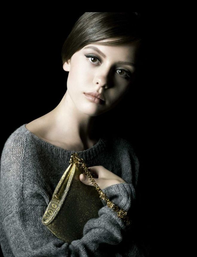 Миа Васиковска и Миа Гот снялись для Prada La Femme