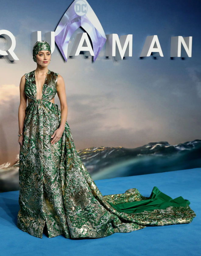 Модно или странно: Эмбер Херд в экстравагантном наряде от Valentino Couture