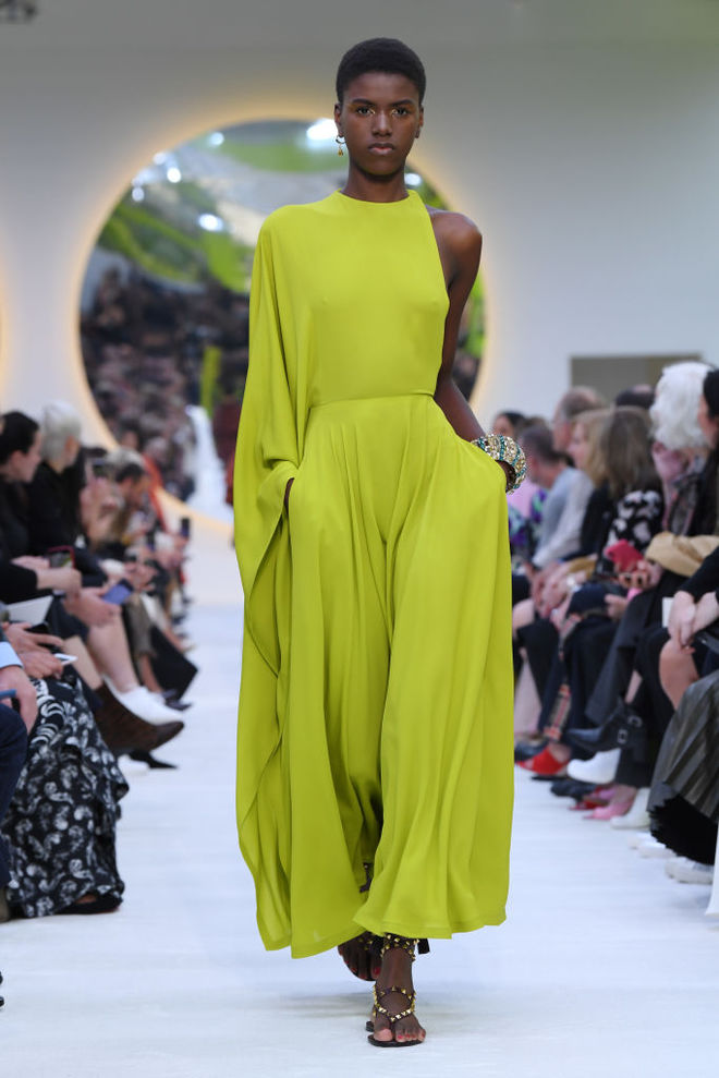 Наоми Кэмпбелл, Амбер Валетта и Кайя Гербер на показе Valentino SS20