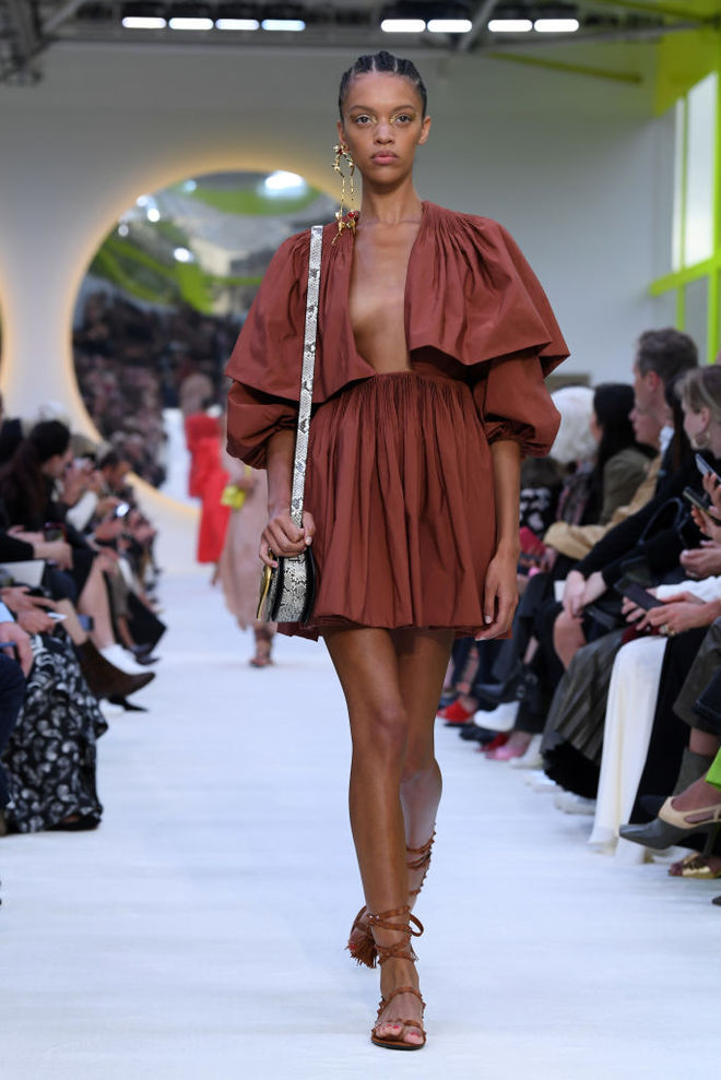Наоми Кэмпбелл, Амбер Валетта и Кайя Гербер на показе Valentino SS20