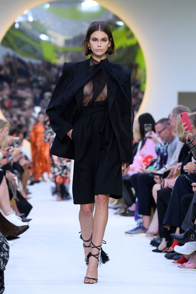 Наоми Кэмпбелл, Амбер Валетта и Кайя Гербер на показе Valentino SS20