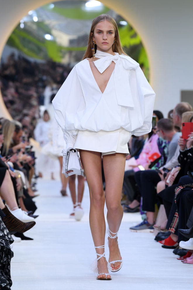 Наоми Кэмпбелл, Амбер Валетта и Кайя Гербер на показе Valentino SS20