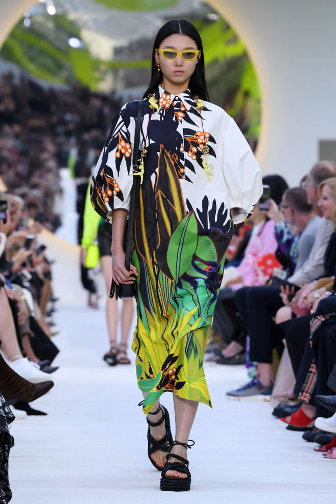 Наоми Кэмпбелл, Амбер Валетта и Кайя Гербер на показе Valentino SS20