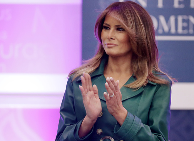 Образ дня: Мелания Трамп в идеальном брючном костюме от Dior