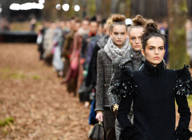 Осенний лес: показ Chanel осень-зима 2018/2019