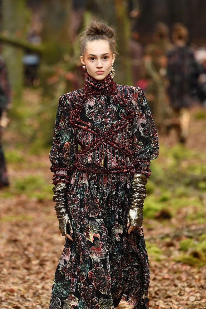 Осенний лес: показ Chanel осень-зима 2018/2019