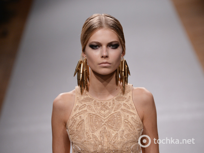 Paris Fashion Week: «кошачьи стрелки» и «конский хвост» - тренд зимнего сезона