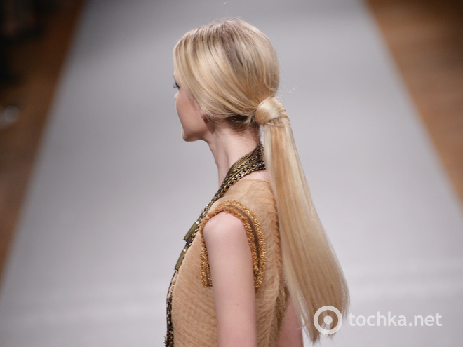 Paris Fashion Week: «кошачьи стрелки» и «конский хвост» - тренд зимнего сезона
