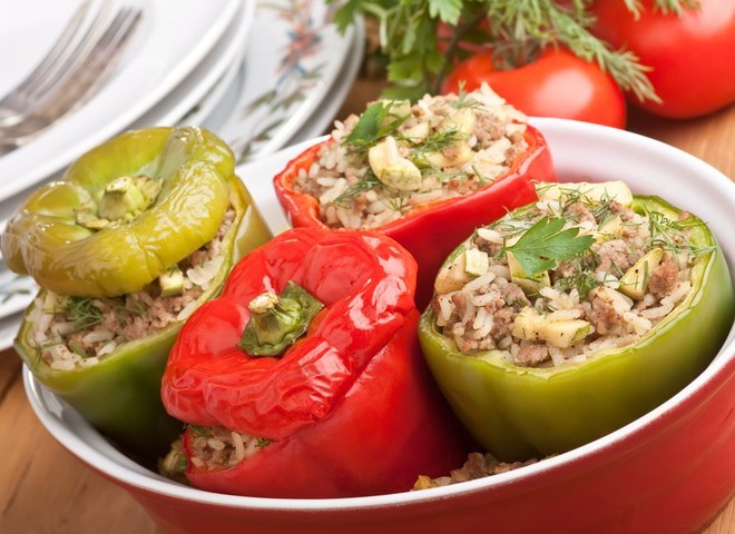 Перец, фаршированный рисом и кабачком