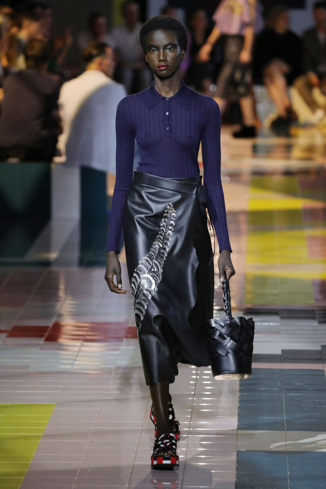 Prada SS20: ожерелья в форме ракушек, папоротник на вышивке и пальто в стиле ретро