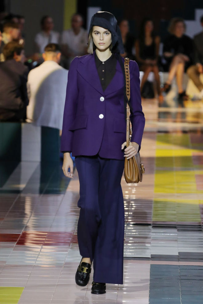 Prada SS20: ожерелья в форме ракушек, папоротник на вышивке и пальто в стиле ретро
