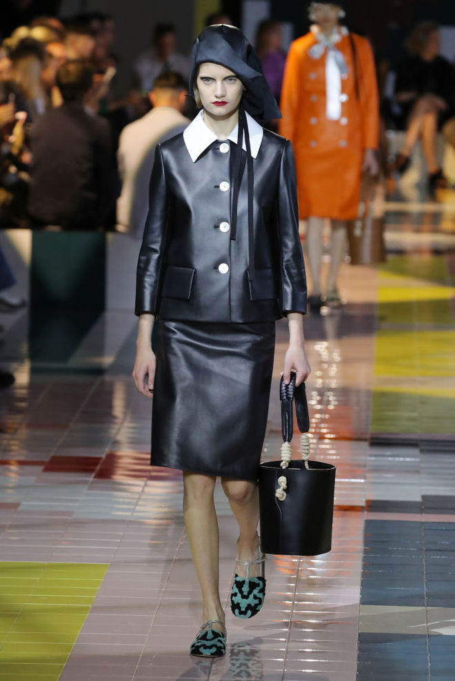 Prada SS20: ожерелья в форме ракушек, папоротник на вышивке и пальто в стиле ретро
