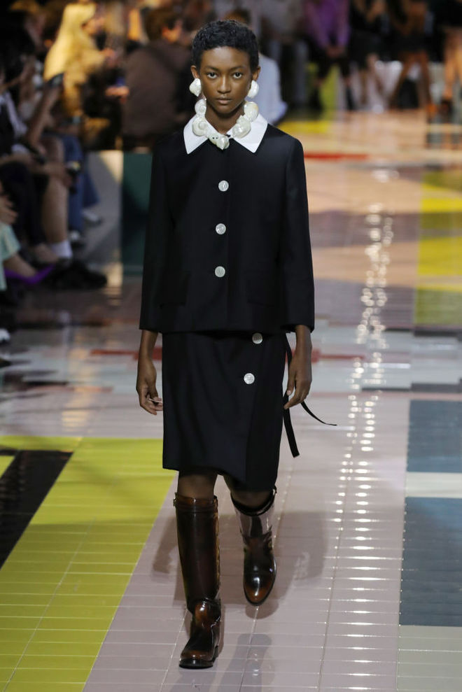 Prada SS20: ожерелья в форме ракушек, папоротник на вышивке и пальто в стиле ретро