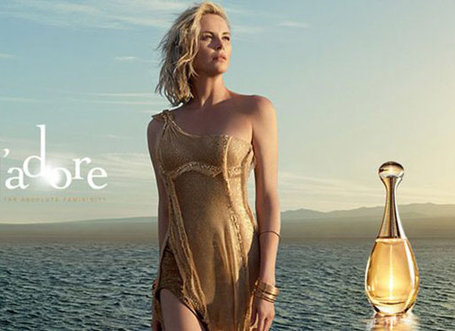Шарлиз Терон касается дождя в рекламе Dior Jadore