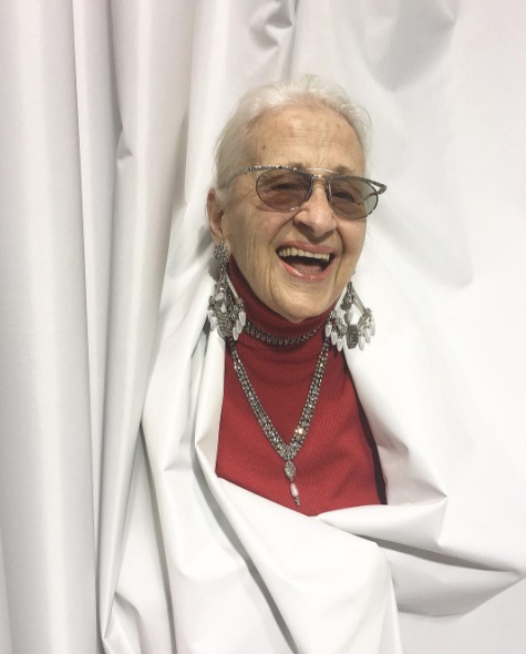 Стильная бабушка: 95-летняя австралийка взорвала социальные сети