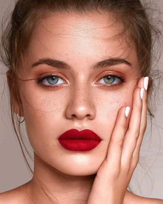 Трендовый макияж осени: 10 идей макияжа с оттенком красного