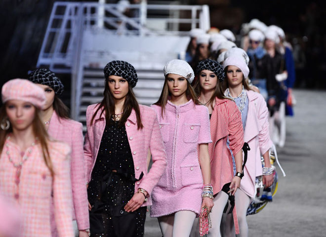 В морском стиле: круизная коллекция Chanel 2018/2019