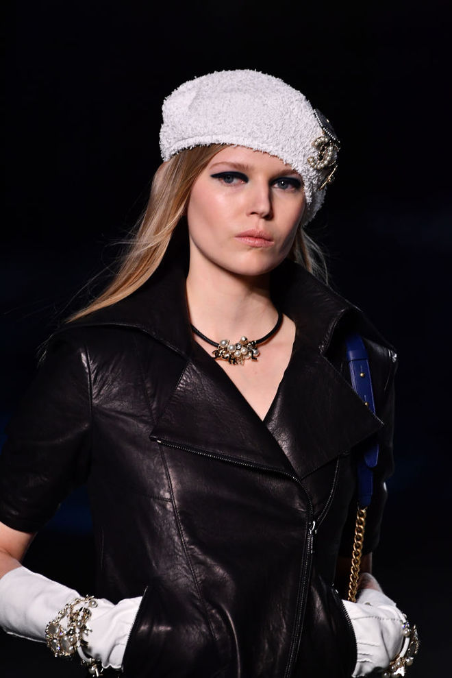 В морском стиле: круизная коллекция Chanel 2018/2019